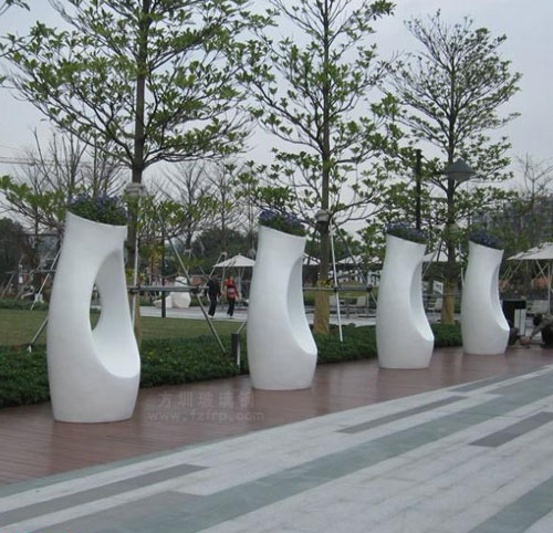 藝術(shù)組合玻璃鋼花缸花器點(diǎn)綴深圳戶外環(huán)境景觀 藝術(shù)組合玻璃鋼花缸花器點(diǎn)綴深圳戶外環(huán)境景觀