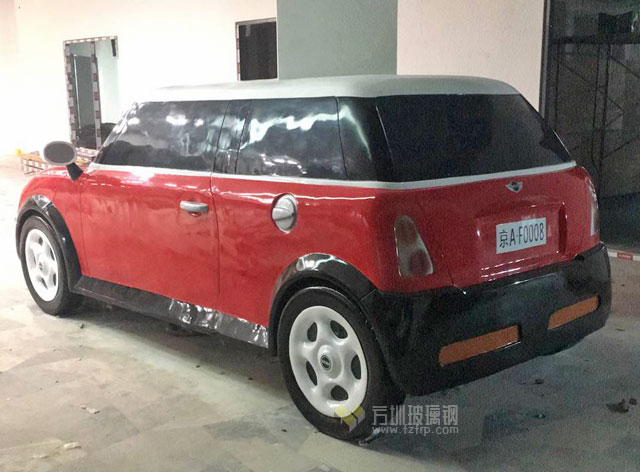 仿真玻璃鋼汽車雕塑模型廣東大型商場DP點(diǎn)美陳