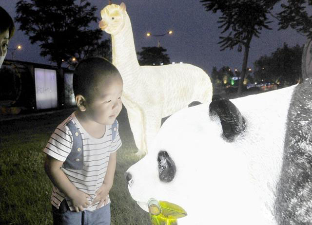 玻璃鋼發(fā)光動(dòng)物雕塑美化山東濱州城市園林景觀